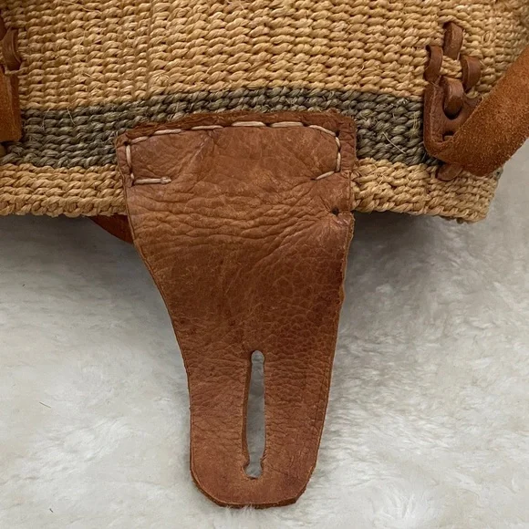 Elegant Woven Tote Bag in Tan and Brown - Picture 10 of 14